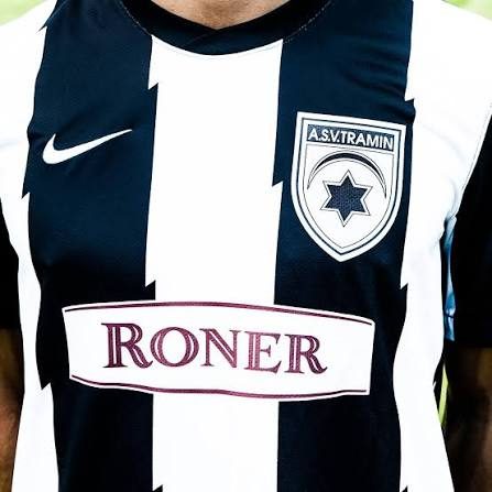 Trikot des ASV Tramin mit dem RONER-Schriftzug